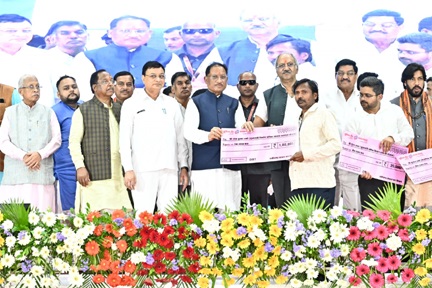 ढाई साल की उपलब्धियाँ- छत्तीसगढ़ का श्रमिक कल्याण के क्षेत्र में नई पहचान