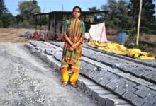 पूर्व में नक्सल प्रभावित गांव से आत्मनिर्भरता की उड़ान- सीमेंट ईंट व्यवसाय से बदली सोयम समसाद की जिंदगी