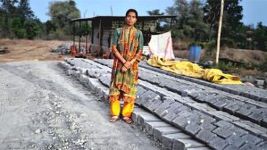 पूर्व में नक्सल प्रभावित गांव से आत्मनिर्भरता की उड़ान- सीमेंट ईंट व्यवसाय से बदली सोयम समसाद की जिंदगी पूर्व में नक्सल प्रभावित गांव से आत्मनिर्भरता की उड़ान- सीमेंट ईंट व्यवसाय से बदली सोयम समसाद की जिंदगी