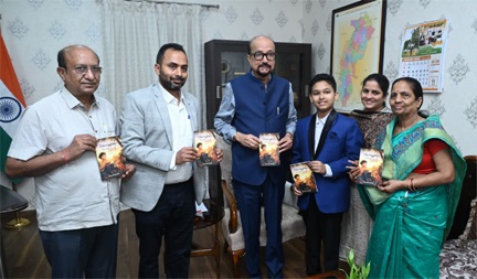 राज्यपाल डेका ने 12 वर्षीय छात्र मास्टर दिव्यांश की पुस्तक ‘थॉट्स अबाउट गॉड‘ का किया विमोचन