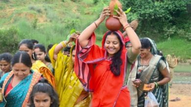 श्रावण मास के प्रथम सोमवार पर मंत्री लक्ष्मी राजवाड़े ने बीरपुर में की कांवड़ यात्रा और जलाभिषेक