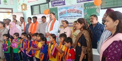 मिशन 100 की शपथ से गूंजा चिरमिरी, 20 बेटियों को साइकिल और 50 पौधों से सजा शिक्षा का उत्सव मिशन 100 की शपथ से गूंजा चिरमिरी, 20 बेटियों को साइकिल और 50 पौधों से सजा शिक्षा का उत्सव