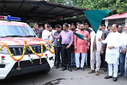 मुख्यमंत्री विष्णु देव साय ने धरसींवा विधानसभा को दी निःशुल्क एम्बुलेंस की सौगात मुख्यमंत्री विष्णु देव साय ने धरसींवा विधानसभा को दी निःशुल्क एम्बुलेंस की सौगात