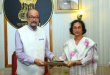 राज्यपाल डेका को लोक सेवा आयोग की अध्यक्ष सुश्री शांडिल्य ने वार्षिक प्रतिवेदन सौंपा