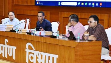 लोक निर्माण विभाग के सचिव ने सड़क एवं भवन निर्माण कार्यों की प्रगति की समीक्षा की