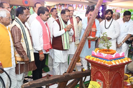 विष्णु सरकार ने बढ़ाया किसानों का मान-खेती किसानी को मिला नया संबल विष्णु सरकार ने बढ़ाया किसानों का मान-खेती किसानी को मिला नया संबल