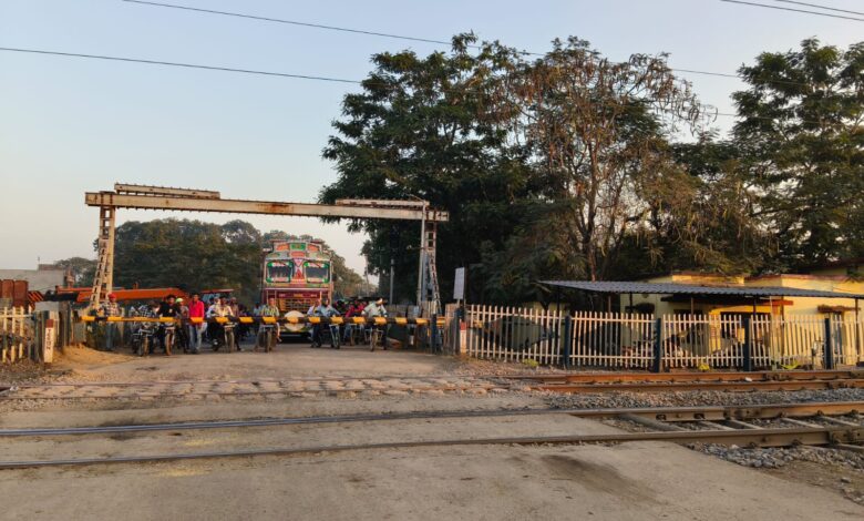 सिद्धबाबा गेट (भाटापारा–हथबंद) रेलवे समपार क्रमांक 385 अस्थायी रूप से बंद रहेगा सिद्धबाबा गेट (भाटापारा–हथबंद) रेलवे समपार क्रमांक 385 अस्थायी रूप से बंद रहेगा