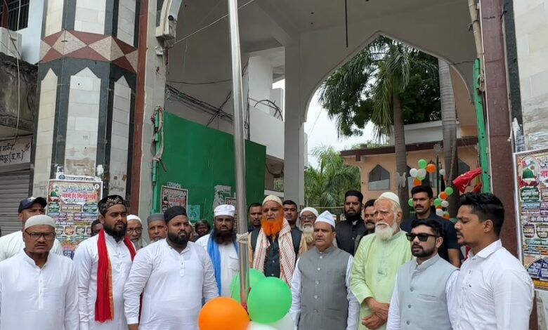 डाॅ.सलीम राज ने कार्यालय, छ.ग.राज्य वक्फ बोर्ड व अन्य वक्फ संस्थानों पर किया ध्वजारोहण डाॅ.सलीम राज ने कार्यालय, छ.ग.राज्य वक्फ बोर्ड व अन्य वक्फ संस्थानों पर किया ध्वजारोहण