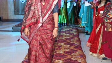 तीज के रंग में रंगा रायपुर प्रेस क्लब, लक्ष्मी राजवाड़े ने रैंप वॉक कर बढ़ाया महिला पत्रकारों का उत्साह