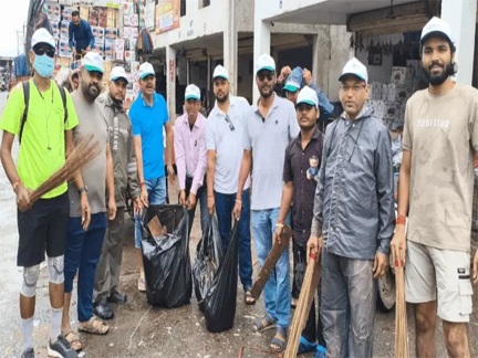 स्वच्छता का संदेश लेकर मैदान में उतरे जियो कर्मचारी स्वच्छता का संदेश लेकर मैदान में उतरे जियो कर्मचारी