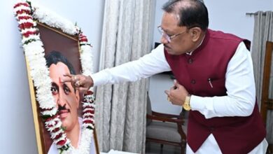 मुख्यमंत्री विष्णुदेव साय ने पंडित दीनदयाल उपाध्याय की जयंती पर उन्हें किया नमन