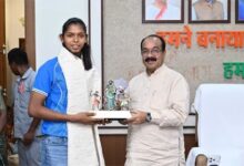 संजू की स्वर्णिम जीत पर उप मुख्यमंत्री अरुण साव ने थपथपाई पीठ, कहा छत्तीसगढ़ के खिलाड़ियों को मिलेगा उनके अनुभव का लाभ