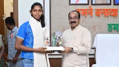 संजू की स्वर्णिम जीत पर उप मुख्यमंत्री अरुण साव ने थपथपाई पीठ, कहा छत्तीसगढ़ के खिलाड़ियों को मिलेगा उनके अनुभव का लाभ