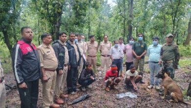 मृत भालू के नाखून काटकर ले जाने वाले दो आरोपी गिरफ्तार