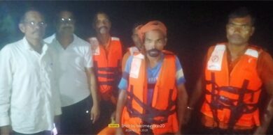 उफनती नदी में चट्टान पर फंसे ग्रामीण का डीडीआरएफ टीम ने किया सुरक्षित रेस्क्यू