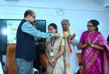 वर्तमान पर फोकस करें, निरंतर सीखते रहें और समाज के लिए योगदान दें- डेका