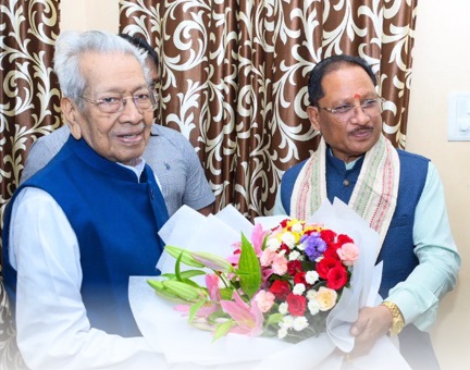 मुख्यमंत्री विष्णु देव साय ने छत्तीसगढ़ के पूर्व राज्यपाल विश्वभूषण हरिचंदन से की सौजन्य भेंट मुख्यमंत्री विष्णु देव साय ने छत्तीसगढ़ के पूर्व राज्यपाल विश्वभूषण हरिचंदन से की सौजन्य भेंट