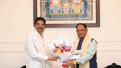 मुख्यमंत्री विष्णु देव साय ने ओडिशा के राज्यपाल डॉ. हरि बाबू कंभमपति से की शिष्टाचार भेंट मुख्यमंत्री विष्णु देव साय ने ओडिशा के राज्यपाल डॉ. हरि बाबू कंभमपति से की शिष्टाचार भेंट