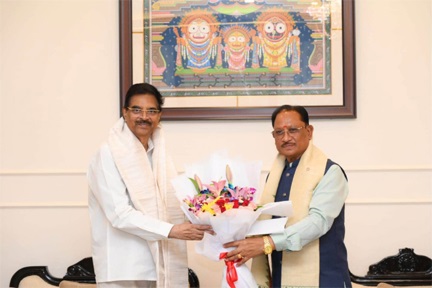 मुख्यमंत्री विष्णु देव साय ने ओडिशा के राज्यपाल डॉ. हरि बाबू कंभमपति से की शिष्टाचार भेंट