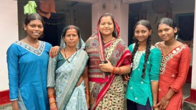 मंत्री लक्ष्मी राजवाड़े पहुंचीं ग्राम कुंजनगर, महिलाओं से किया आत्मीय संवाद मंत्री लक्ष्मी राजवाड़े पहुंचीं ग्राम कुंजनगर, महिलाओं से किया आत्मीय संवाद