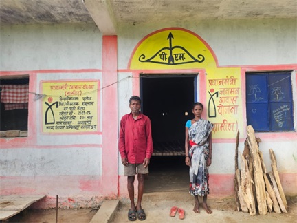प्रधानमंत्री जनमन आवास से बदली फूलेश की जिंदगी, पहाड़ी कोरवा परिवार को मिला पक्का आशियाना प्रधानमंत्री जनमन आवास से बदली फूलेश की जिंदगी, पहाड़ी कोरवा परिवार को मिला पक्का आशियाना