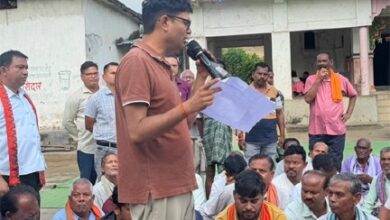 ग्राम सकरबोगा में वित्त मंत्री ओ.पी. चौधरी ने ग्रामीणों से किया आत्मीय संवाद