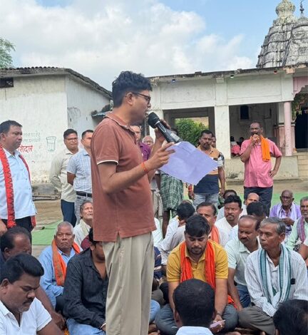 ग्राम सकरबोगा में वित्त मंत्री ओ.पी. चौधरी ने ग्रामीणों से किया आत्मीय संवाद