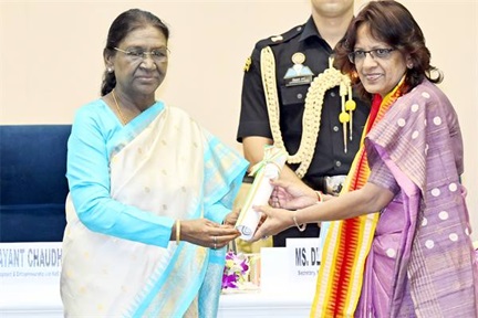 राष्ट्रपति द्रौपदी मुर्मु ने शिक्षक दिवस पर मध्यप्रदेश के 6 शिक्षकों को किया सम्मानित