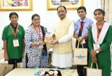 राष्ट्रपति से भेंट कर लौटे प्रतिभावान विद्यार्थियों ने मुख्यमंत्री विष्णु देव साय से की सौजन्य मुलाकात
