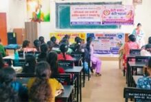 धमतरी में सेवा संकल्प अभियान : नगरी महाविद्यालय के युवाओं को दी गई बाल अधिकारों, साइबर सुरक्षा व ‘1098’ हेल्पलाइन की जानकारी