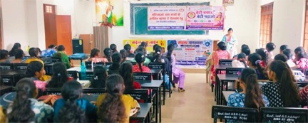 धमतरी में सेवा संकल्प अभियान : नगरी महाविद्यालय के युवाओं को दी गई बाल अधिकारों, साइबर सुरक्षा व ‘1098’ हेल्पलाइन की जानकारी धमतरी में सेवा संकल्प अभियान : नगरी महाविद्यालय के युवाओं को दी गई बाल अधिकारों, साइबर सुरक्षा व ‘1098’ हेल्पलाइन की जानकारी