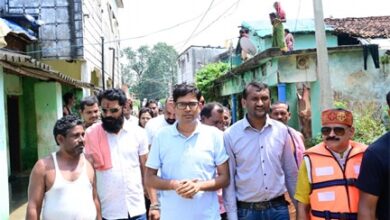 संकट की घड़ी में बाढ़ प्रभावितों के बीच पहुंचे वित्त मंत्री ओ.पी. चौधरी