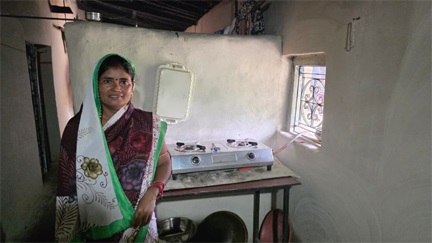 सेवा संकल्प अभियान : सेवा की कहानी: उज्ज्वला से रसोई में बचा समय बना संतोषी की खेती-बाड़ी का सहारा