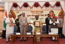 राष्ट्रपति द्रौपदी मुर्मु ने पूज्य माता हासी देवी जी के सम्मान में जारी किया 200 रूपए का स्मारक सिक्का