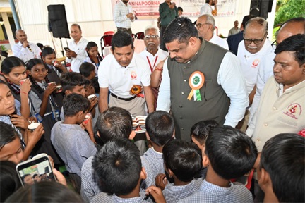 शिक्षा मंत्री गजेन्द्र यादव ने स्कूलों में साईंश्योर न्यूट्रिशन पायलट प्रोजेक्ट का किया शुभारंभ शिक्षा मंत्री गजेन्द्र यादव ने स्कूलों में साईंश्योर न्यूट्रिशन पायलट प्रोजेक्ट का किया शुभारंभ