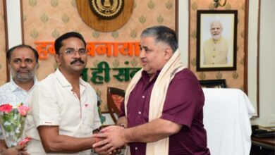 पर्यटन मंत्री राजेश अग्रवाल ने नवा रायपुर स्थित निवास कार्यालय में नागरिकों से की आत्मीय भेंट-मुलाकात