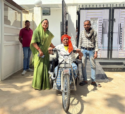 मंत्री लक्ष्मी राजवाड़े की त्वरित पहल से दिव्यांग हितग्राही को एक घंटे में मिली ट्राइसाइकिल मंत्री लक्ष्मी राजवाड़े की त्वरित पहल से दिव्यांग हितग्राही को एक घंटे में मिली ट्राइसाइकिल
