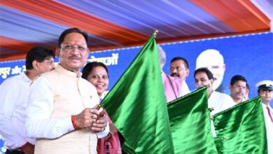 केंद्रीय रेल मंत्री अश्विनी वैष्णव और मुख्यमंत्री विष्णु देव साय ने रावघाट – रायपुर एवं रायपुर – कुरूद यात्री रेल सेवाओं को दिखाई हरी झंडी केंद्रीय रेल मंत्री अश्विनी वैष्णव और मुख्यमंत्री विष्णु देव साय ने रावघाट – रायपुर एवं रायपुर – कुरूद यात्री रेल सेवाओं को दिखाई हरी झंडी