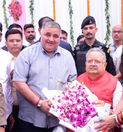 विधानसभा अध्यक्ष डॉ. रमन सिंह को जन्मदिन की बधाई देने पहुंचे पर्यटन मंत्री राजेश अग्रवाल विधानसभा अध्यक्ष डॉ. रमन सिंह को जन्मदिन की बधाई देने पहुंचे पर्यटन मंत्री राजेश अग्रवाल