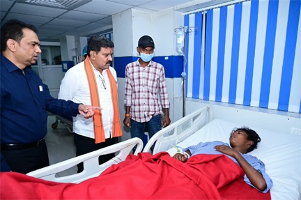 उप मुख्यमंत्री विजय शर्मा ने अस्पताल पहुंचकर जाना सड़क हादसे में घायलों का हाल उप मुख्यमंत्री विजय शर्मा ने अस्पताल पहुंचकर जाना सड़क हादसे में घायलों का हाल