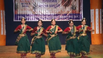 इंदिरा कला संगीत विश्वविद्यालय खैरागढ़ में ‘नमो सेवा– अनकही कहानियां’ का जिला स्तरीय भव्य नाट्य मंचन