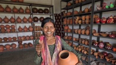 सेवा की कहानी : मिट्टी के बर्तनों के कारोबार से आत्मनिर्भर बनीं सोन कुमारी