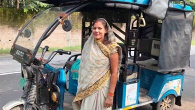 ’ई-रिक्शा ने बदली संगीता देवी की जिंदगी, स्वरोजगार से बनीं लखपति दीदी’