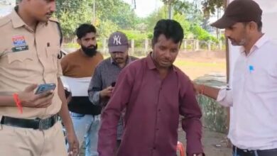 छह दिन से भूखा बैठा दिव्यांग… प्रशासन ने दिखाई ताकत!