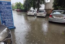 रायपुर : निगम की लापरवाही से दलदल सिवनी के साईं अपार्टमेंट में जलभराव से आवागमन हुआ अवरुद्ध